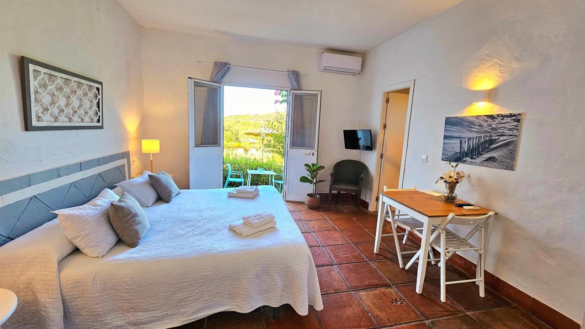 Hotel-Apart Cortijo Las Pinas Tarifa Exterior photo