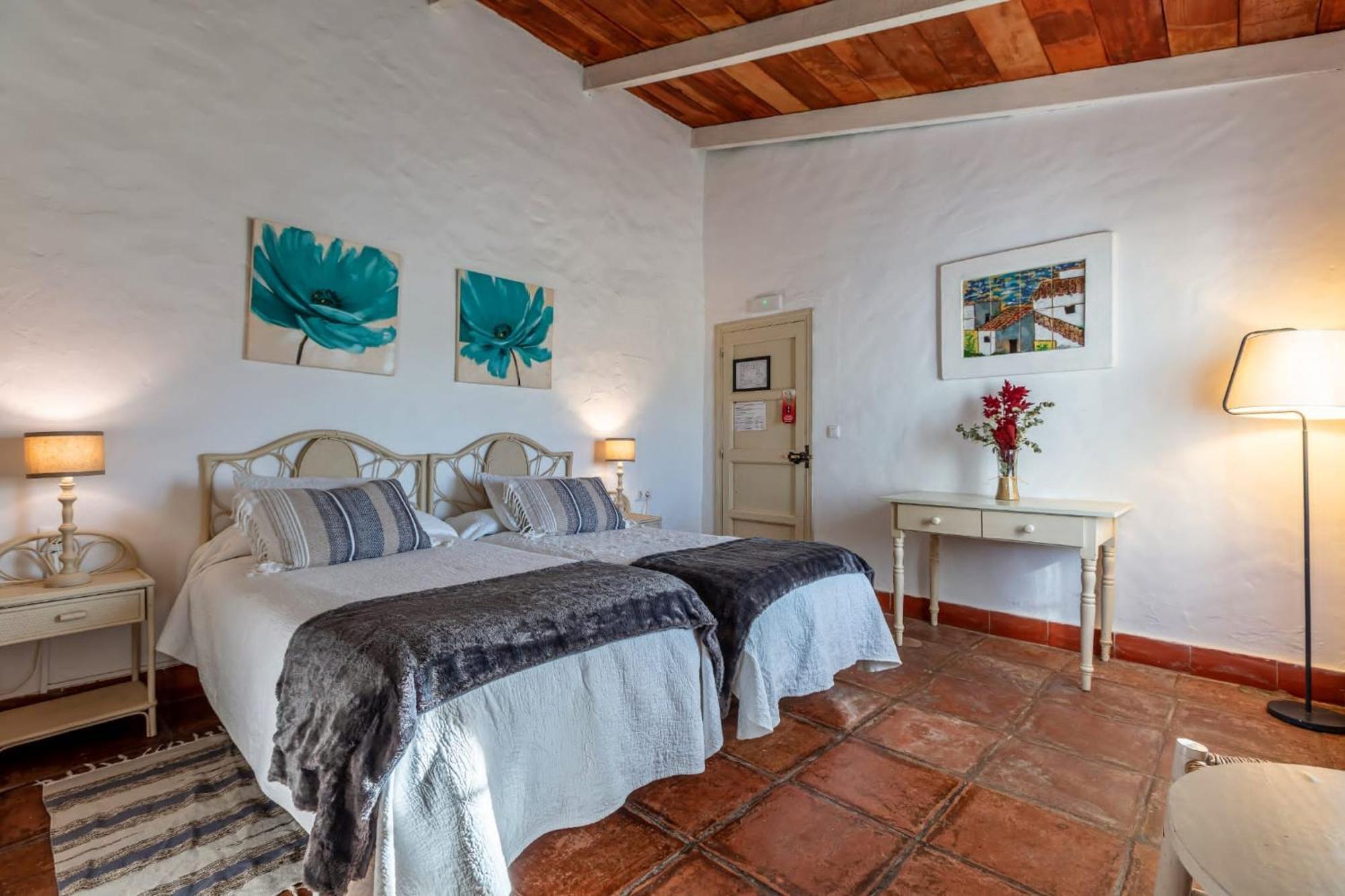 Hotel-Apart Cortijo Las Pinas Tarifa Exterior photo